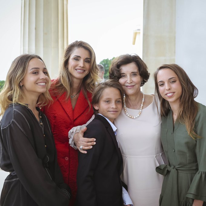 جلالة الملكة رانيا العبدالله تهنئ والدتها وجميع الأمهات  بمناسبة عيد الأم