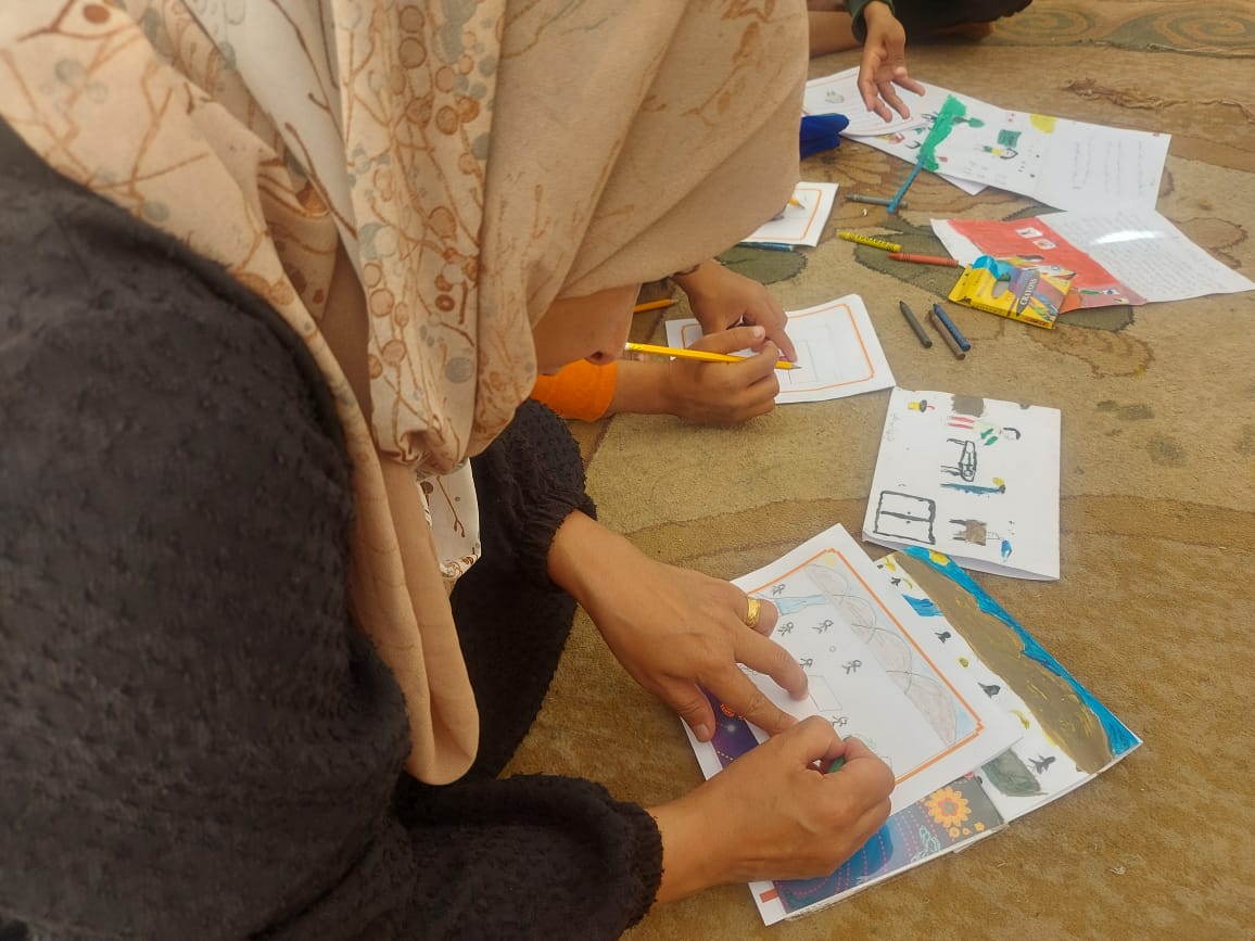 مبادرة تطوعية للعلاج بالفن في مراكز الايواء بقطاع غزة