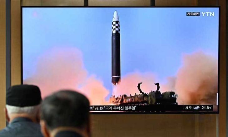 كوريا الشمالية تطلق  صاروخاً بالستياً حلّق فوق اليابان