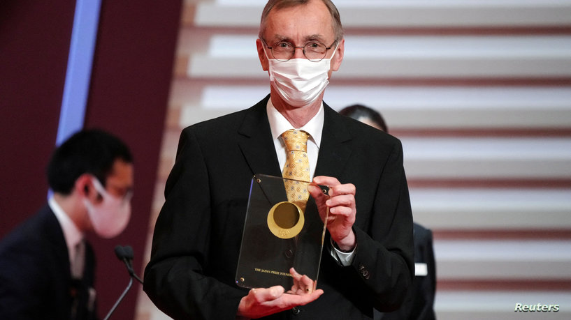 عالم سويدي يفوز بجائزة نوبل للطب وعلم الوظائف لدوره في تحديد تسلسل مجين الإنسان البدائي