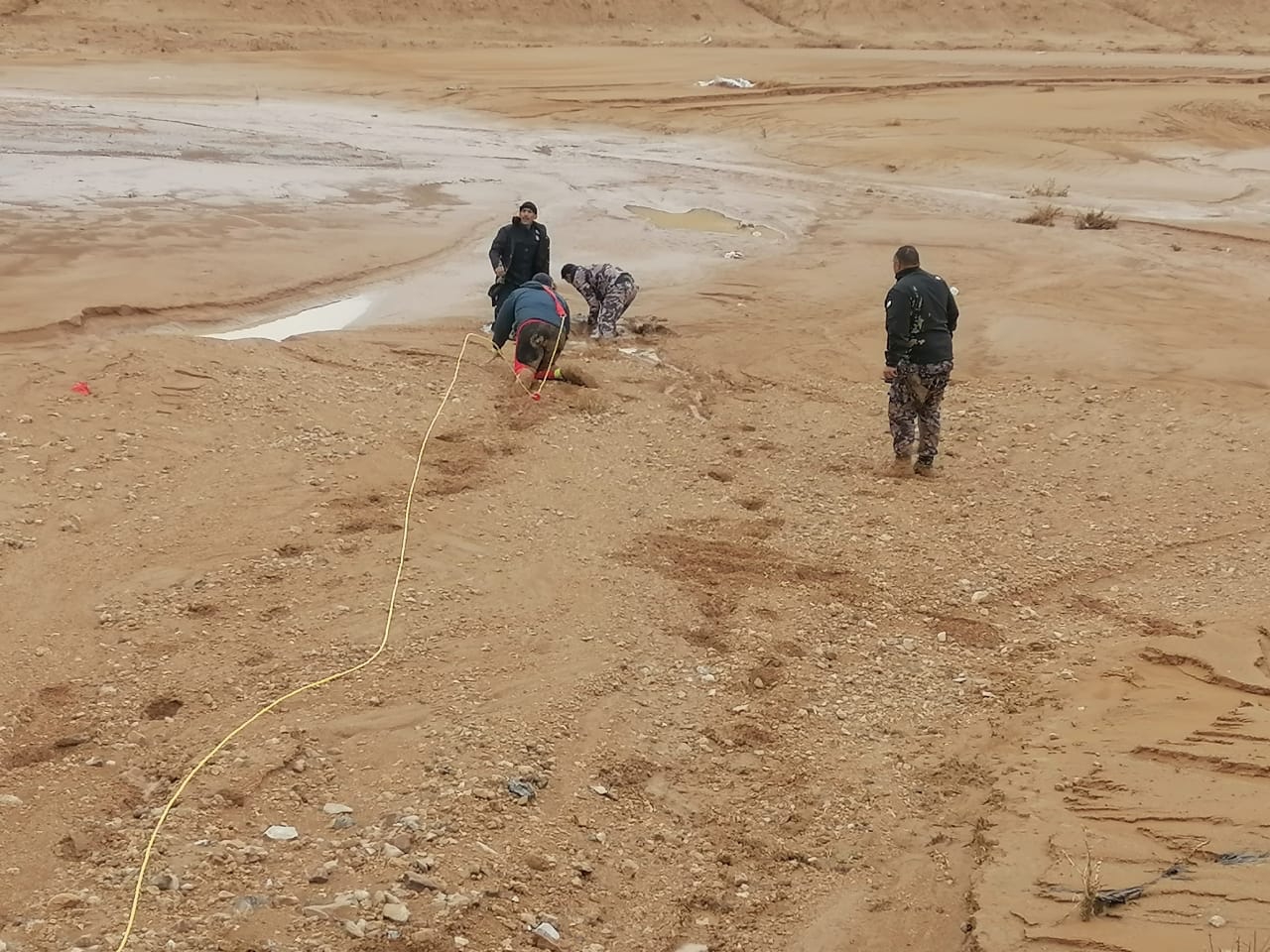 العثور على جثة الشخص المفقود الذي جرفته السيول في محافظة مادبا 