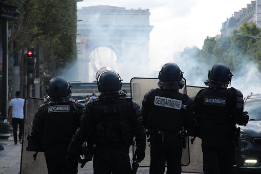  للتصدى لمتظاهرين أكراد : الشرطة االفرنسية تدفع بتعزيزات أمنية إلى باريس 