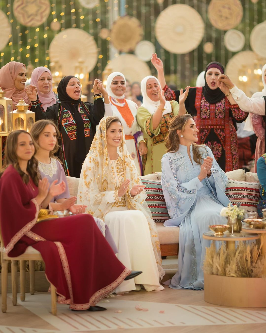  جلالة الملكة رانيا : تقيم حفل عشاء بمناسبة قرب زفاف صاحب السمو الملكي الأمير الحسين بن عبدالله الثاني، ولي العهد، والآنسة رجوة السيف
