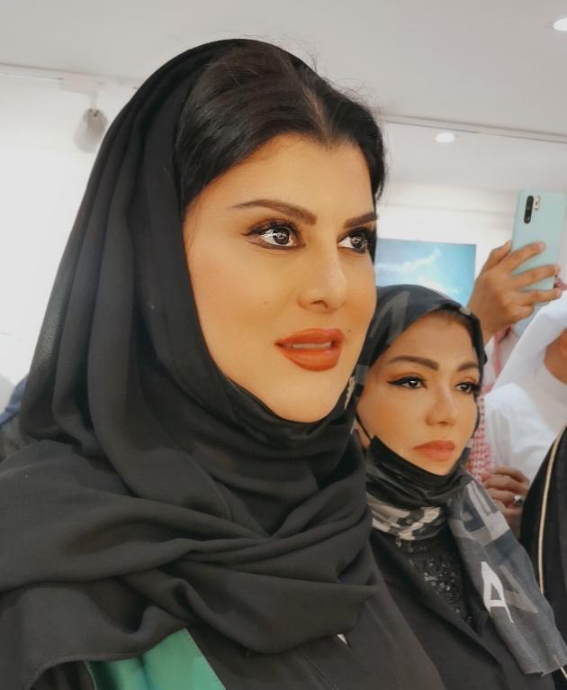 الأميرة دعاء بنت محمد تفتتح معرض همس الأمواج   