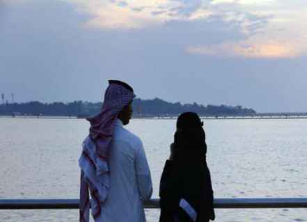 مواطن سعودي يروي قصة تعرضه لـ”صدمة” بسبب زوجته بعد استيقاظه من غيبوبة 6 أشهر