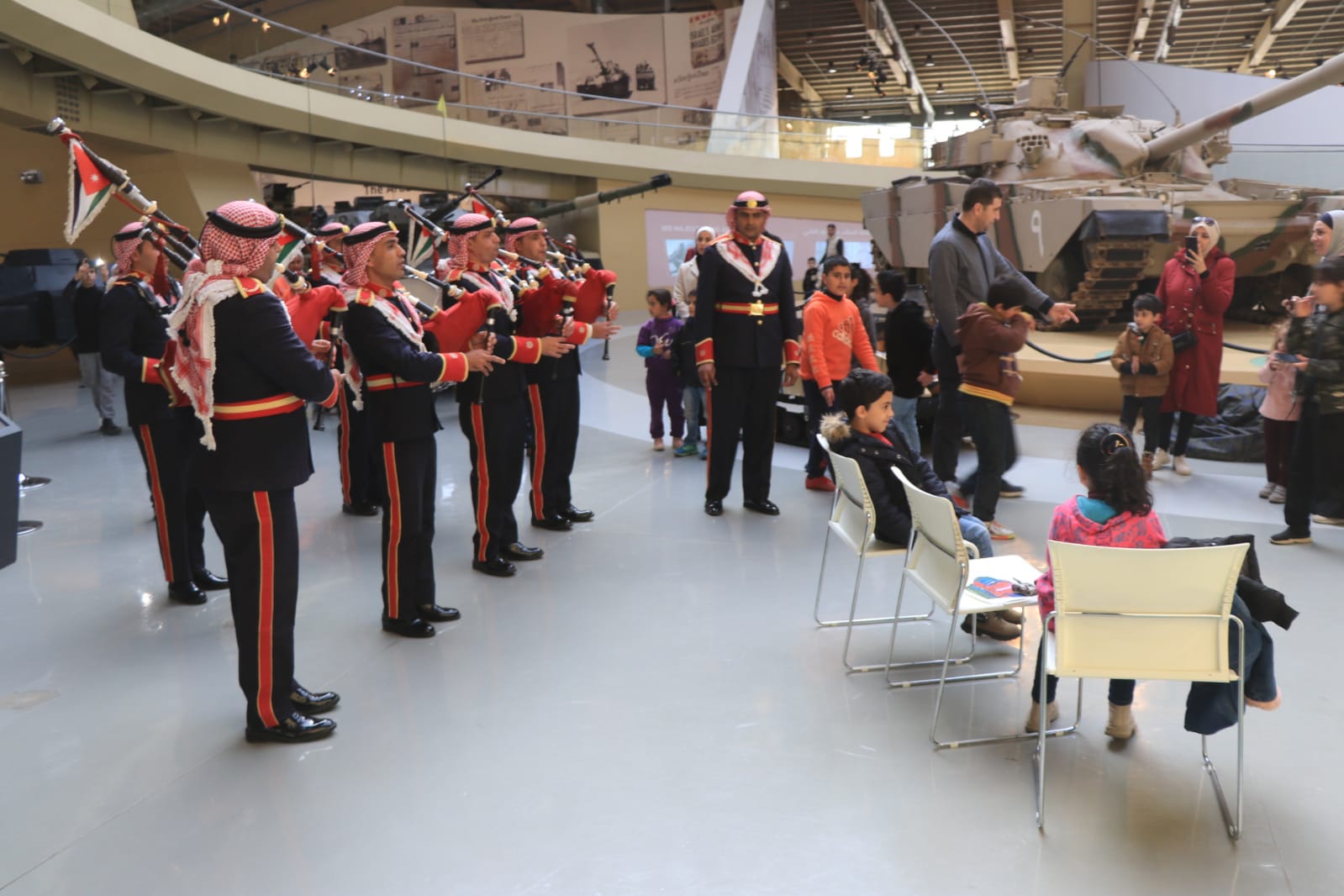 متحف الدبابات الملكي يحتفي بعيد ميلاد جلالة القائد الأعلى