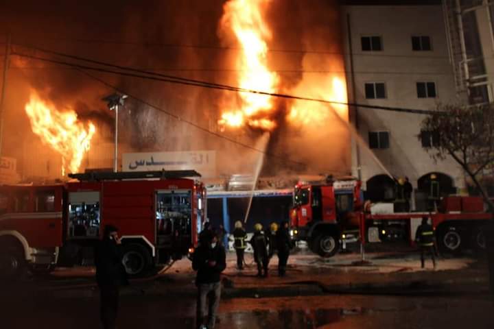   حريق مستودعات ضخم في اربد 