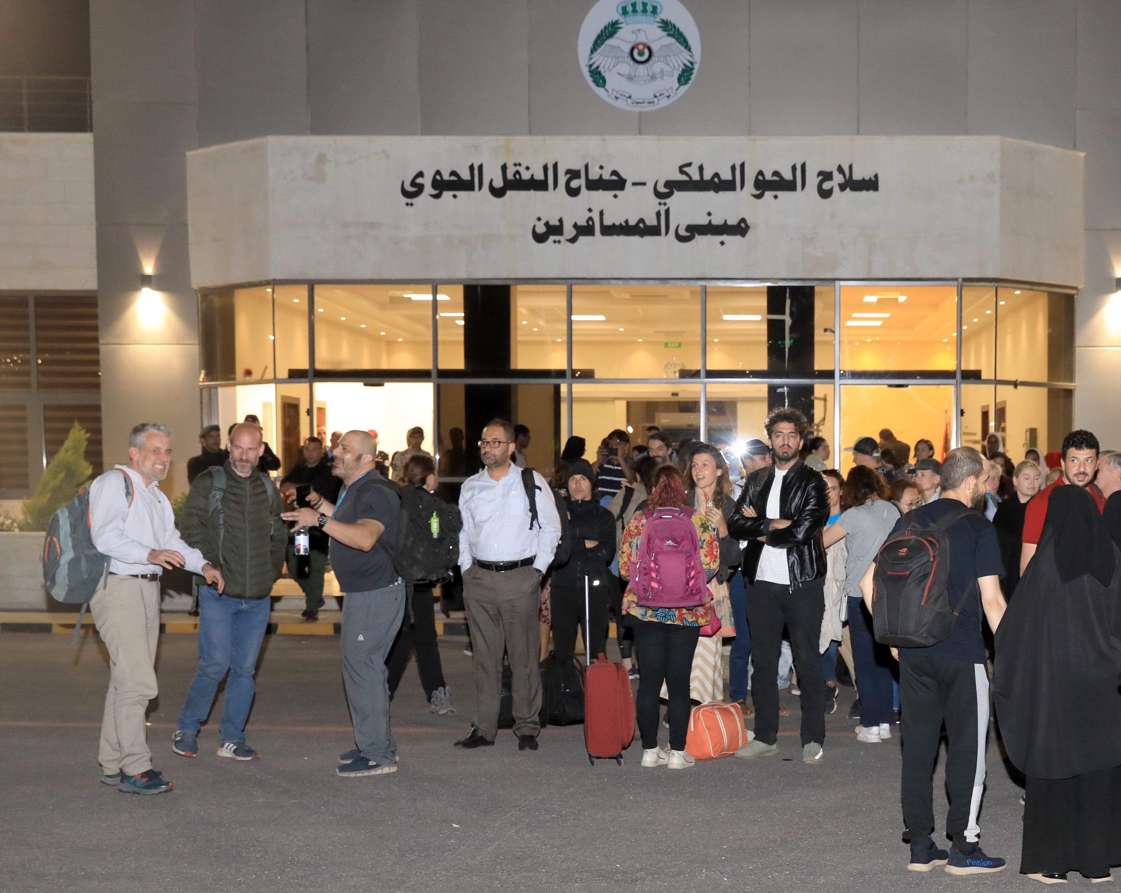 وصول طائرتي إجلاء تقلّان 81 أردنياً وجنسيات عربية وأجنبية