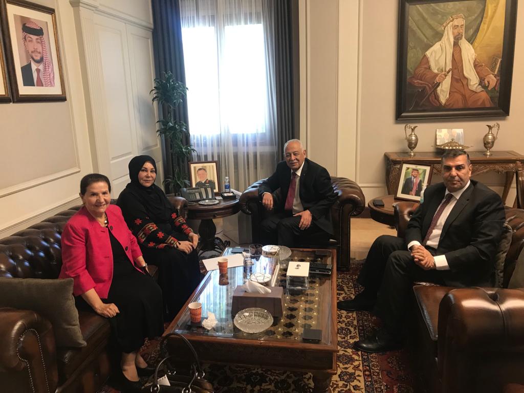 رئيس الديوان الملكي الهاشمي العامر يلتقي  رئيسة الاتحاد النسائي الأردني  العام