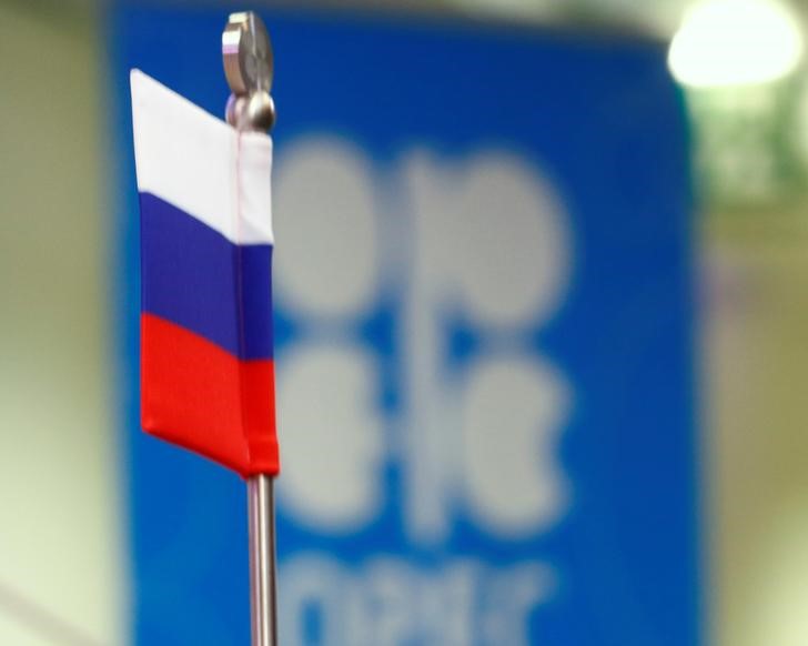 رد صادم من أوبك على قرار خفض روسيا لإنتاجها.. ومكاسب النفط تصل لـ 9% أسبوعيًا