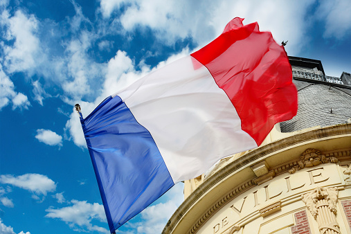 السفارة الفرنسية  تعلن عن حاجتها لمسؤول/ة تواصل اجتماعي