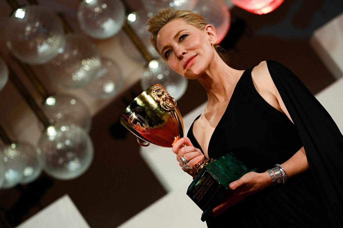 كايت بلانشيت أفضل ممثلة في مهرجان البندقية السينمائي