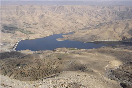  سلطة وادي الأردن توضح حقيقة تفريغ سد الموجب من المياه
