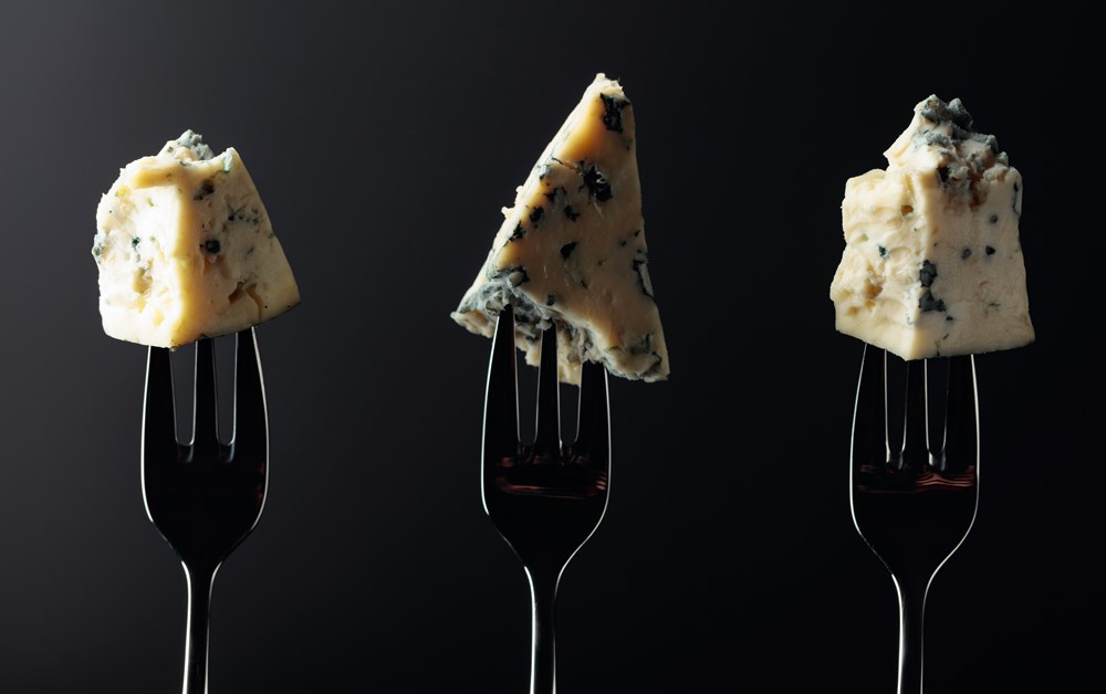الجبن الأزرق.. فوائد صحية مذهلة